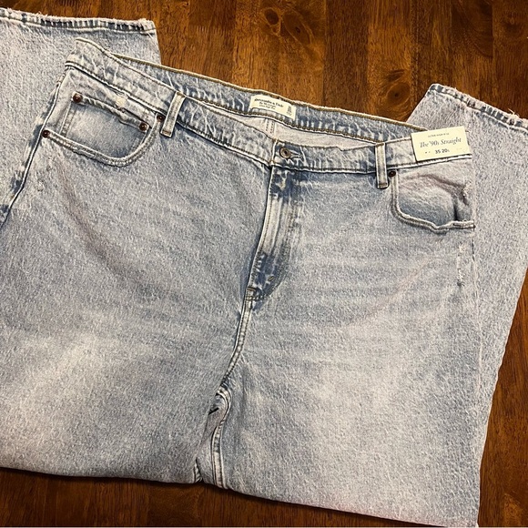 NWT Abercrombie & Fitch 90s Straight Ultra High Rise Jeans Size 35 / 20 Short - Picture 10 of 12